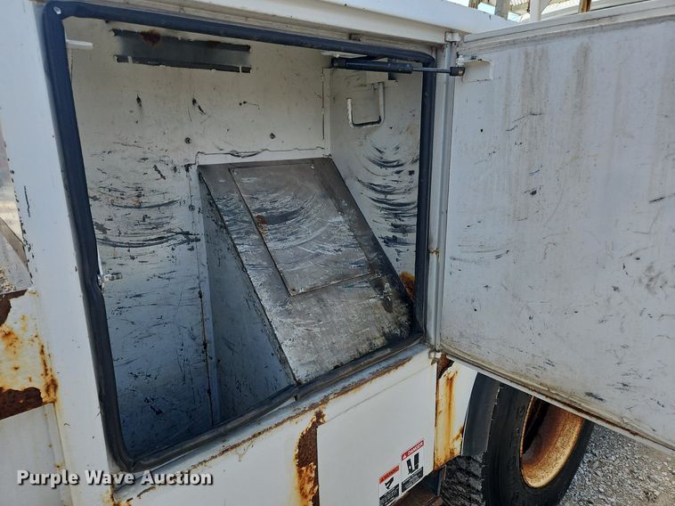 image for item OK9845 2012 International  7300 bucket truck