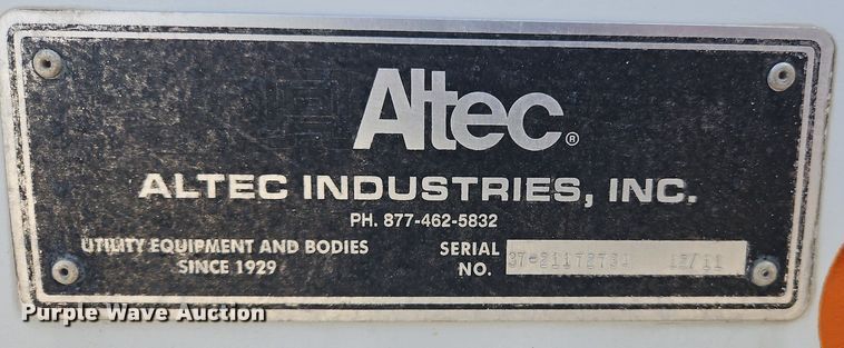 image for item OK9845 2012 International  7300 bucket truck