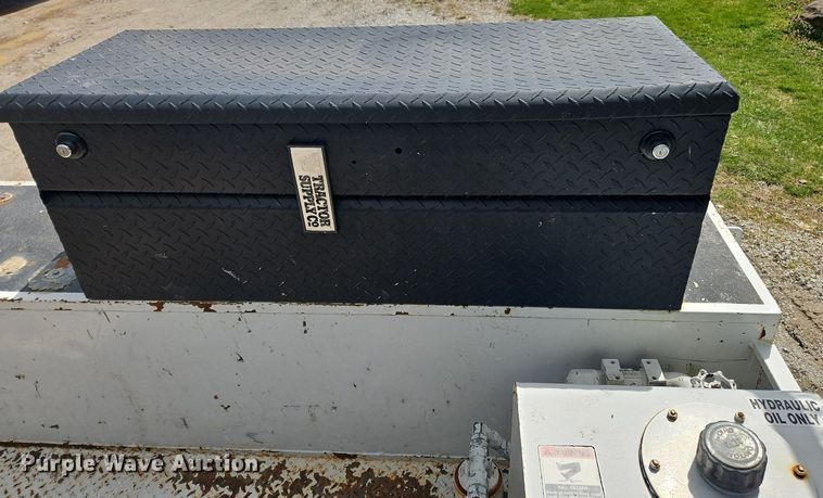 image for item OK9845 2012 International  7300 bucket truck