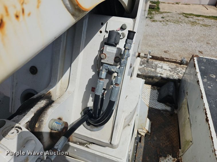 image for item OK9845 2012 International  7300 bucket truck