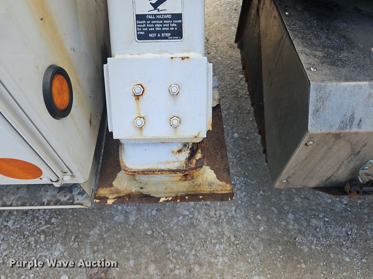 image for item OK9845 2012 International  7300 bucket truck