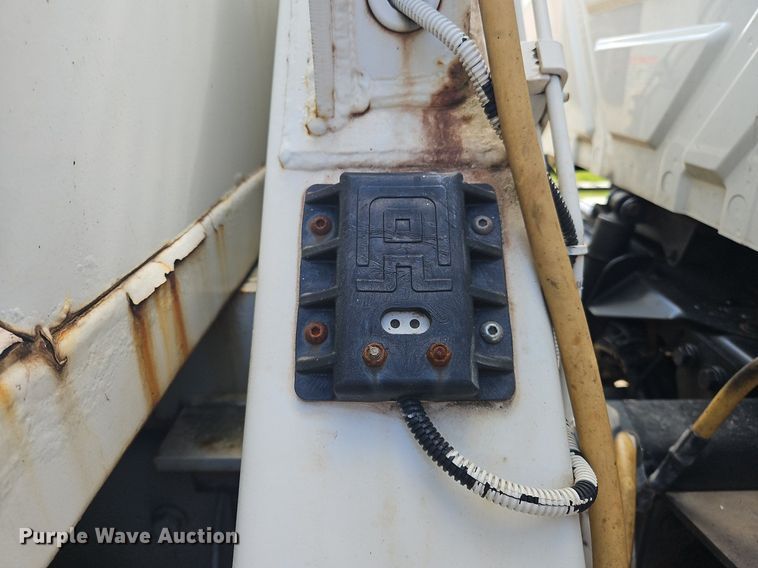 image for item OK9845 2012 International  7300 bucket truck