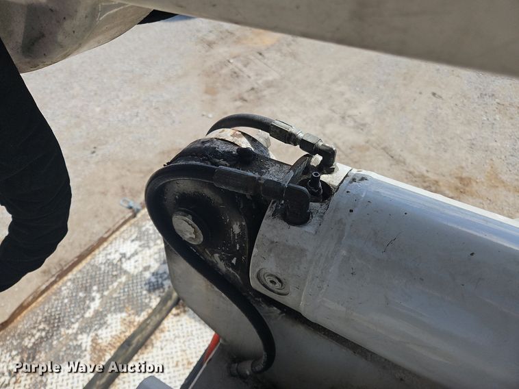 image for item OK9845 2012 International  7300 bucket truck