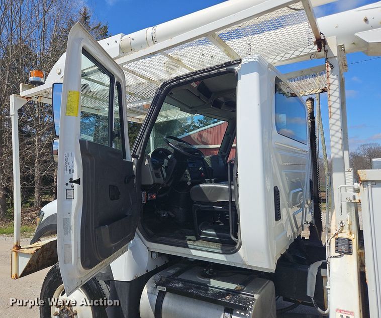 image for item OK9845 2012 International  7300 bucket truck