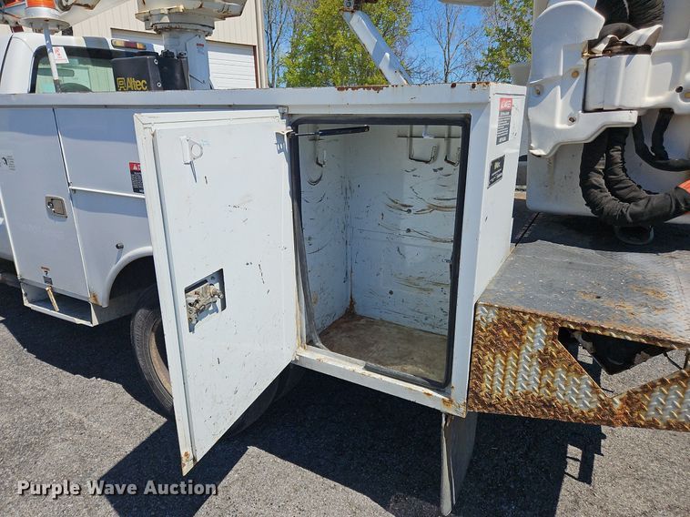 image for item OK9853 2010 Ford F550 Super Duty XL bucket truck