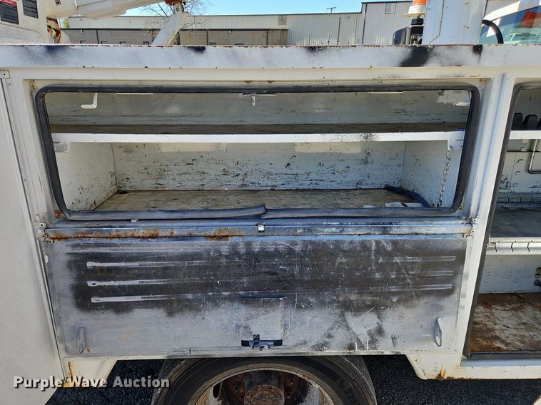 image for item OK9853 2010 Ford F550 Super Duty XL bucket truck