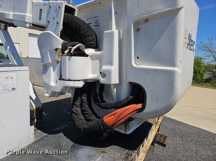 image for item OK9853 2010 Ford F550 Super Duty XL bucket truck