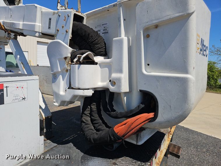 image for item OK9853 2010 Ford F550 Super Duty XL bucket truck