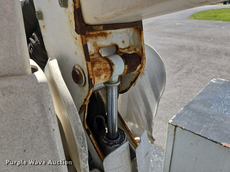 image for item OK9853 2010 Ford F550 Super Duty XL bucket truck