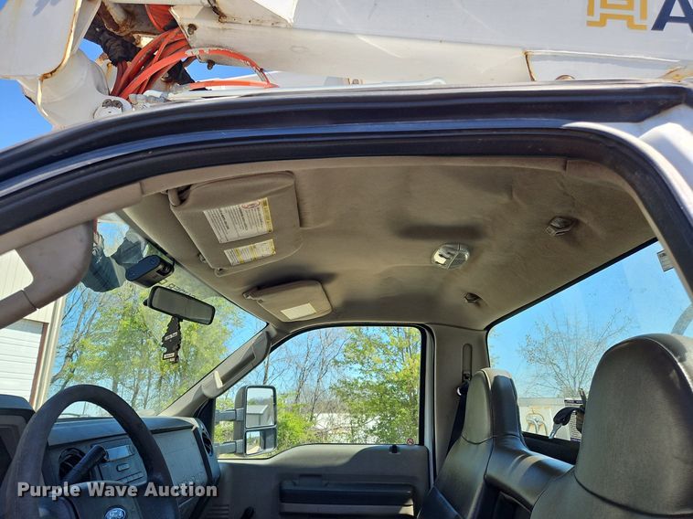 image for item OK9853 2010 Ford F550 Super Duty XL bucket truck