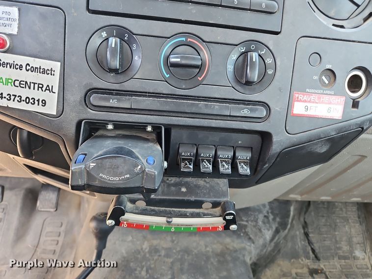 image for item OK9853 2010 Ford F550 Super Duty XL bucket truck