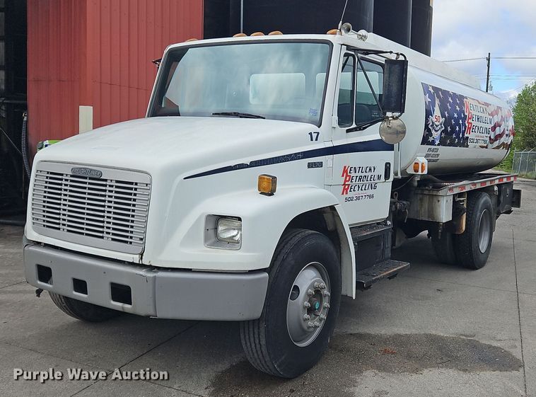 image for item OK9854 1996 Freightliner  FL70 tank truck