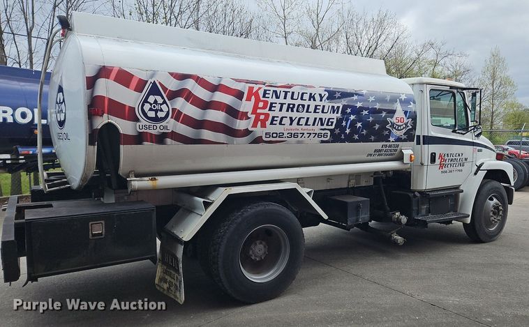 image for item OK9854 1996 Freightliner  FL70 tank truck