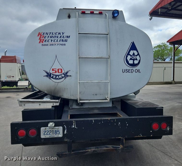 image for item OK9854 1996 Freightliner  FL70 tank truck