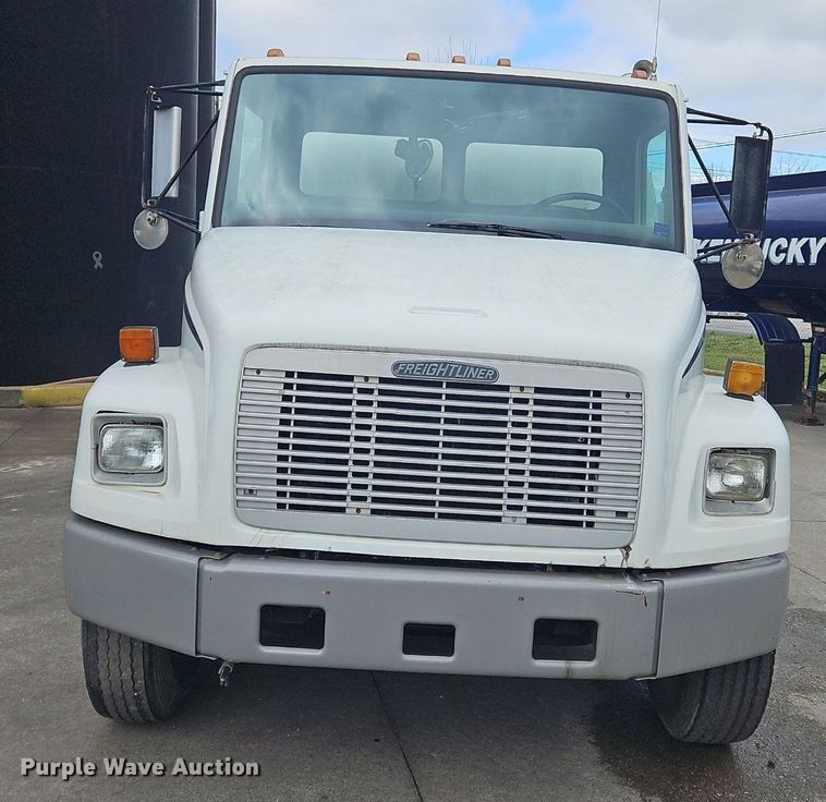 image for item OK9854 1996 Freightliner  FL70 tank truck