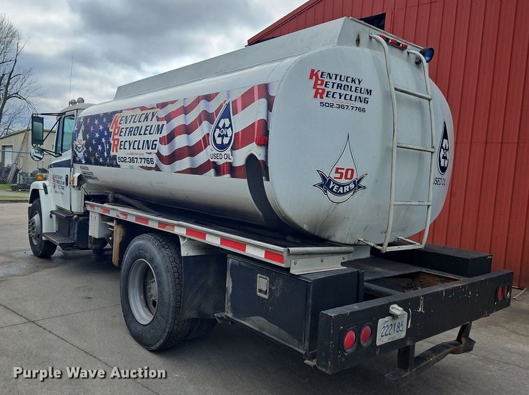 image for item OK9854 1996 Freightliner  FL70 tank truck