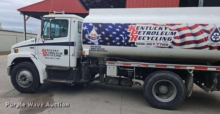 image for item OK9854 1996 Freightliner  FL70 tank truck