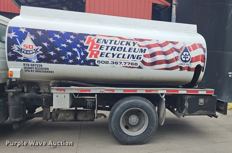 image for item OK9854 1996 Freightliner  FL70 tank truck