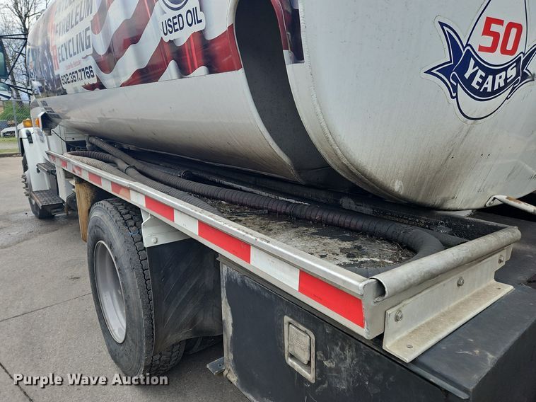 image for item OK9854 1996 Freightliner  FL70 tank truck