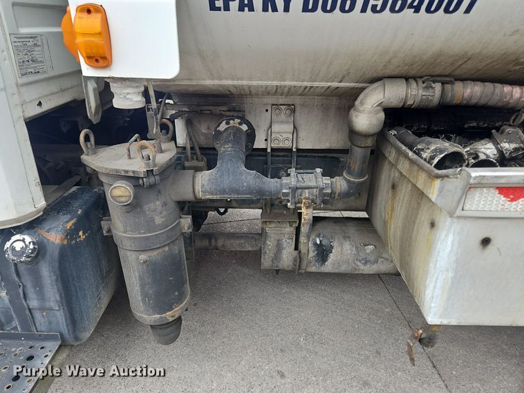 image for item OK9854 1996 Freightliner  FL70 tank truck