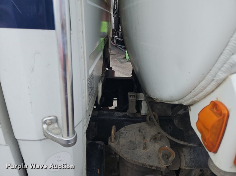 image for item OK9854 1996 Freightliner  FL70 tank truck