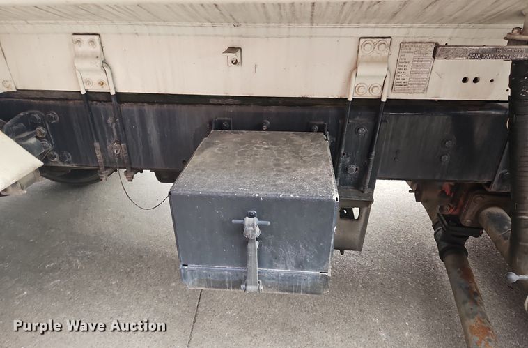 image for item OK9854 1996 Freightliner  FL70 tank truck