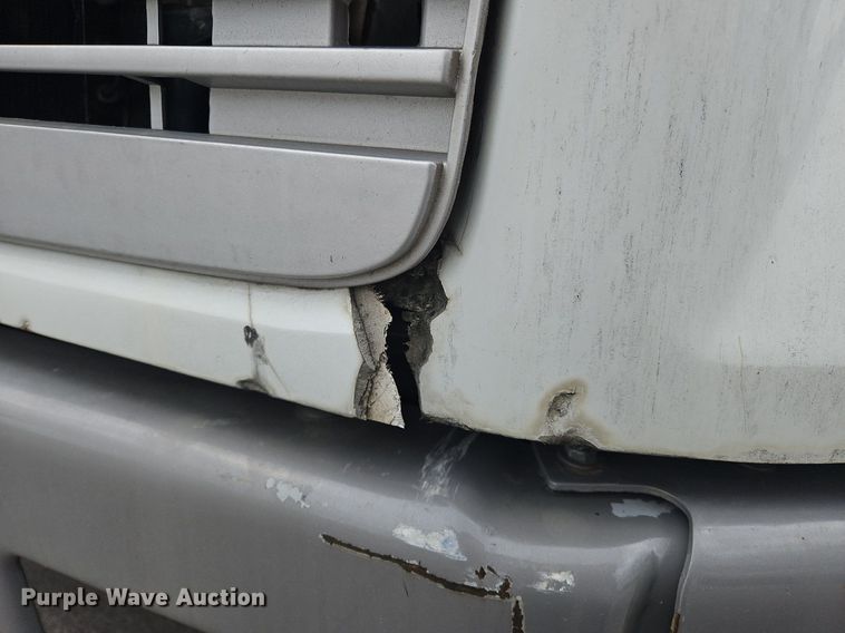 image for item OK9854 1996 Freightliner  FL70 tank truck