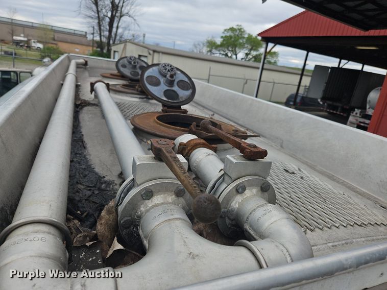 image for item OK9854 1996 Freightliner  FL70 tank truck