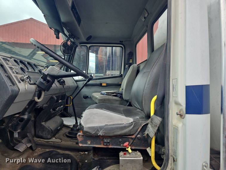 image for item OK9854 1996 Freightliner  FL70 tank truck