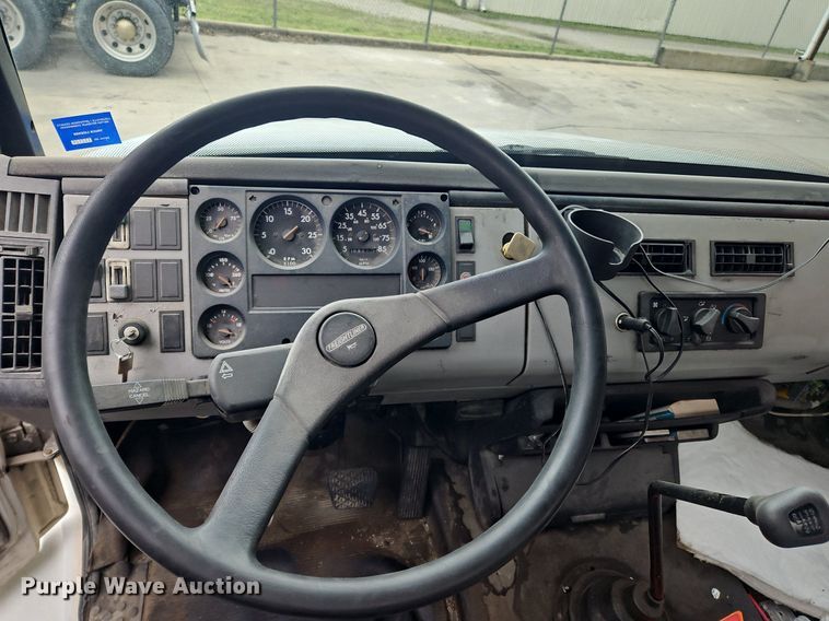 image for item OK9854 1996 Freightliner  FL70 tank truck