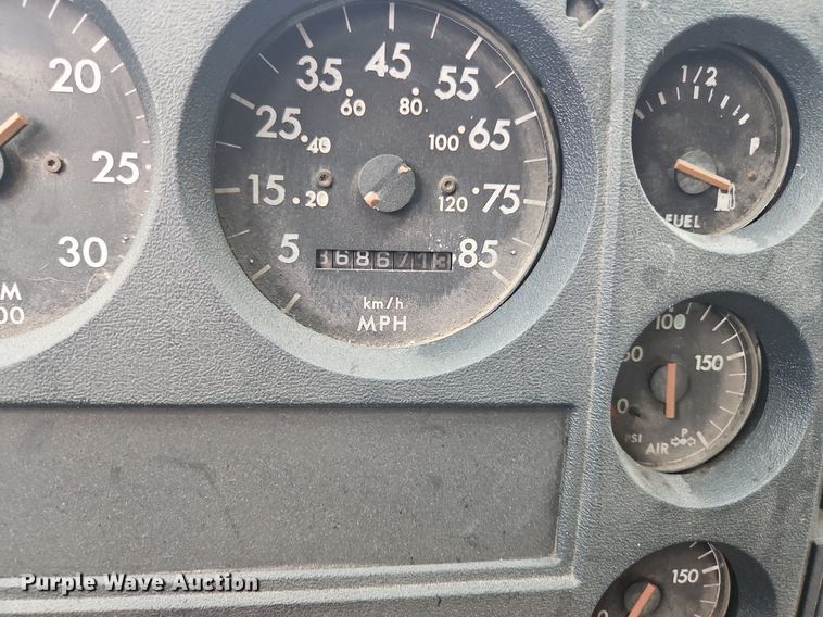 image for item OK9854 1996 Freightliner  FL70 tank truck