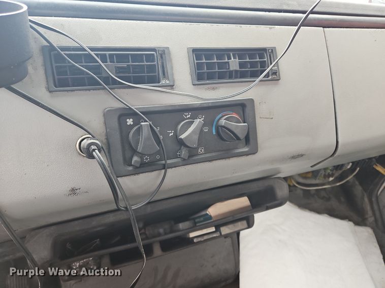 image for item OK9854 1996 Freightliner  FL70 tank truck