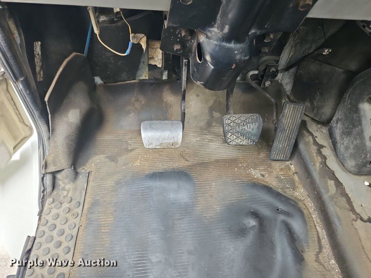 image for item OK9854 1996 Freightliner  FL70 tank truck