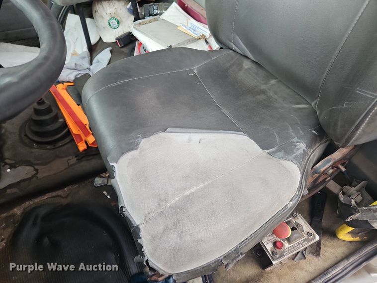 image for item OK9854 1996 Freightliner  FL70 tank truck