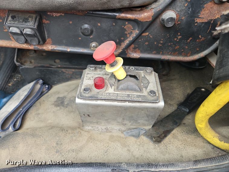 image for item OK9854 1996 Freightliner  FL70 tank truck