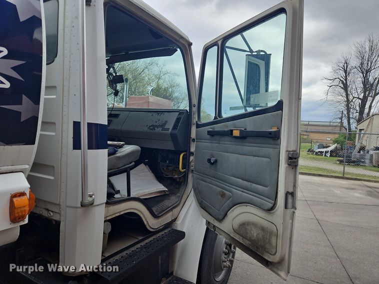 image for item OK9854 1996 Freightliner  FL70 tank truck