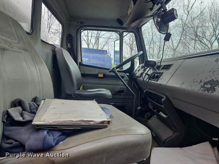 image for item OK9854 1996 Freightliner  FL70 tank truck