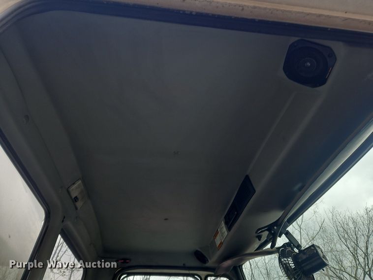 image for item OK9854 1996 Freightliner  FL70 tank truck