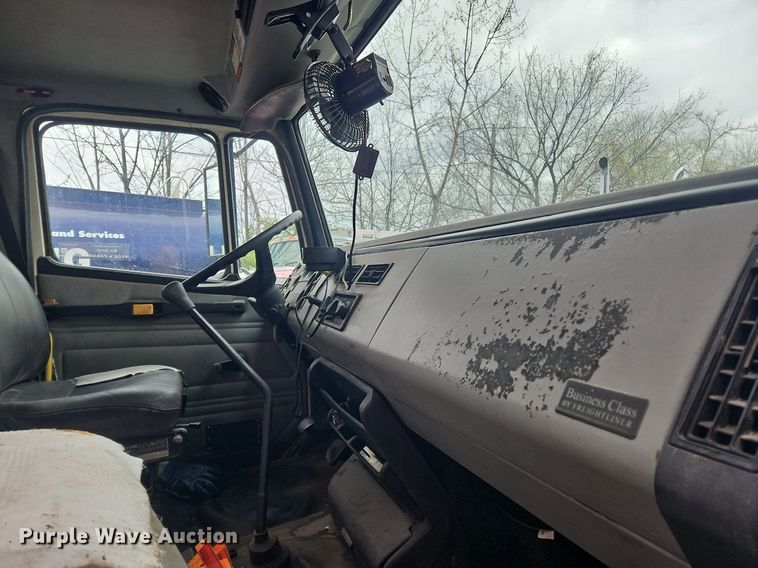 image for item OK9854 1996 Freightliner  FL70 tank truck