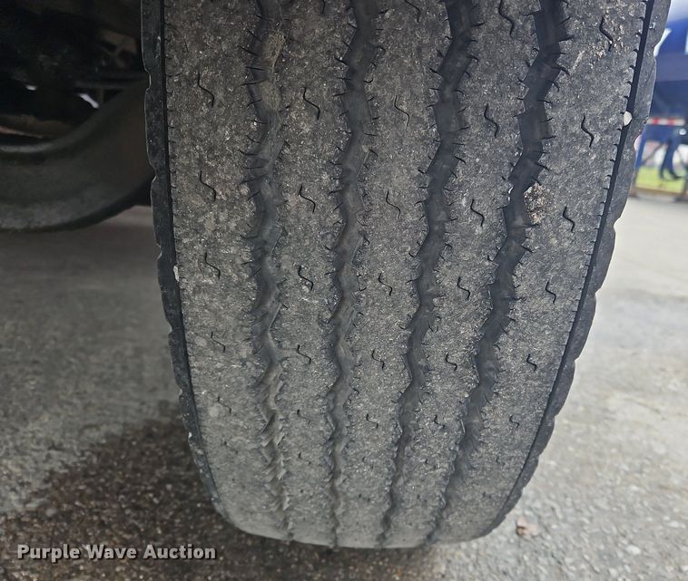 image for item OK9854 1996 Freightliner  FL70 tank truck