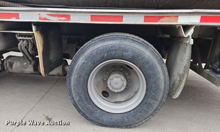 image for item OK9854 1996 Freightliner  FL70 tank truck