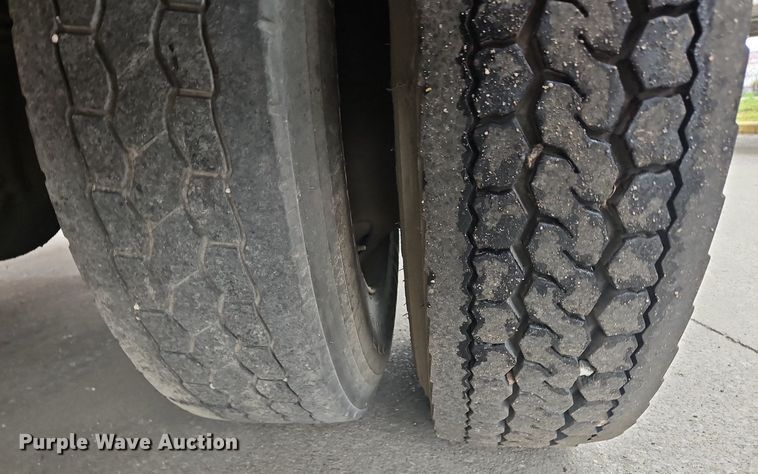 image for item OK9854 1996 Freightliner  FL70 tank truck