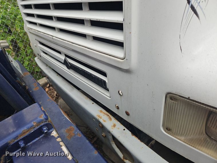 image for item OK9856 2001 International  8100 tank truck