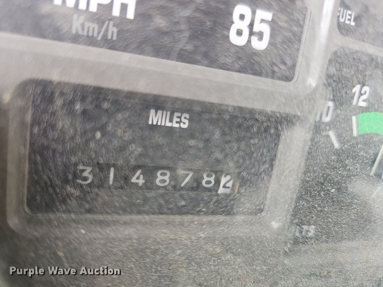 image for item OK9856 2001 International  8100 tank truck