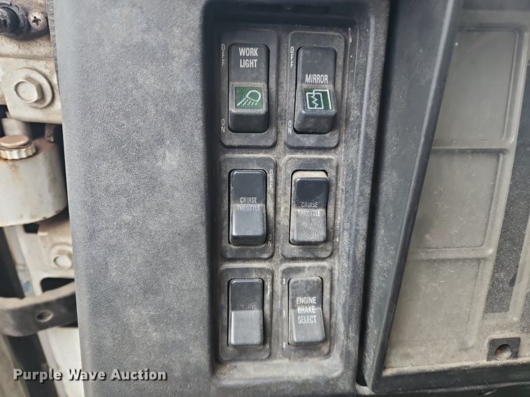 image for item OK9856 2001 International  8100 tank truck