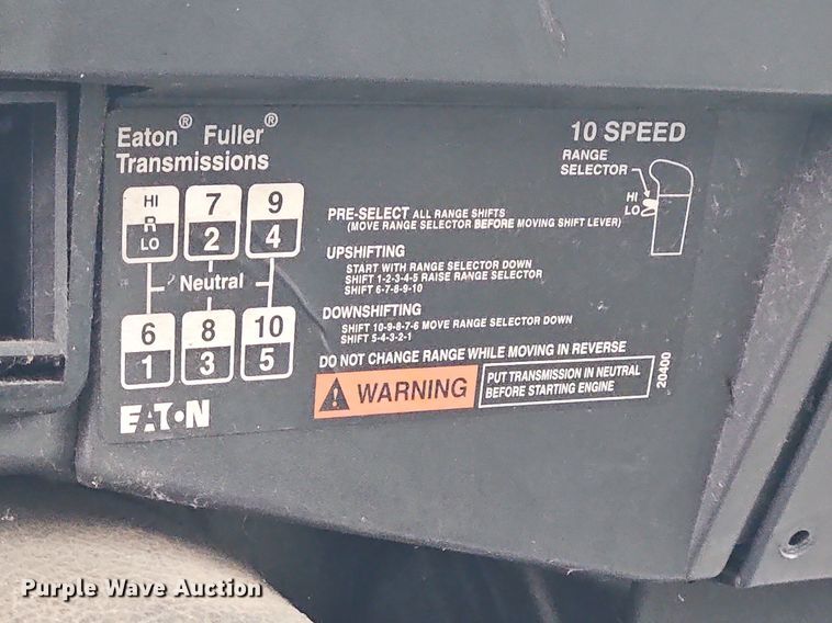 image for item OK9856 2001 International  8100 tank truck