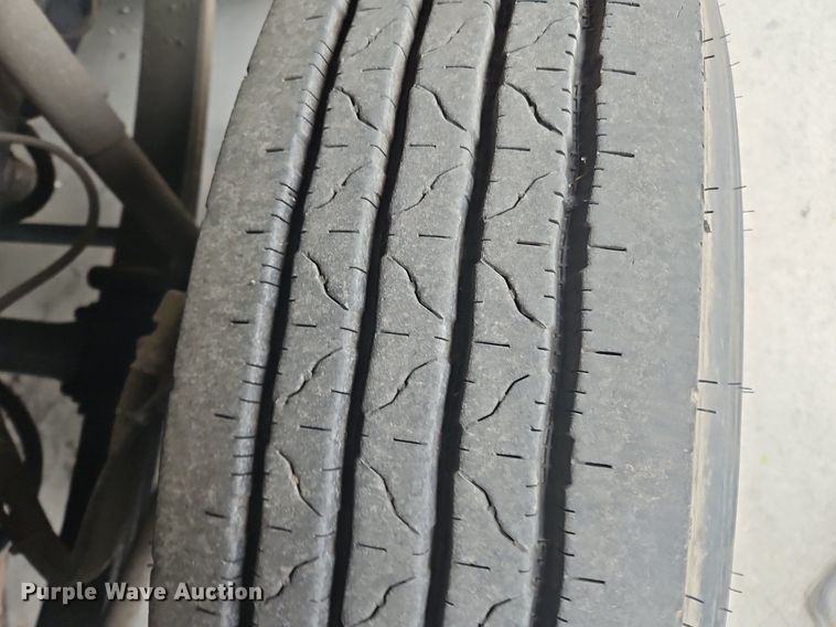 image for item OK9856 2001 International  8100 tank truck