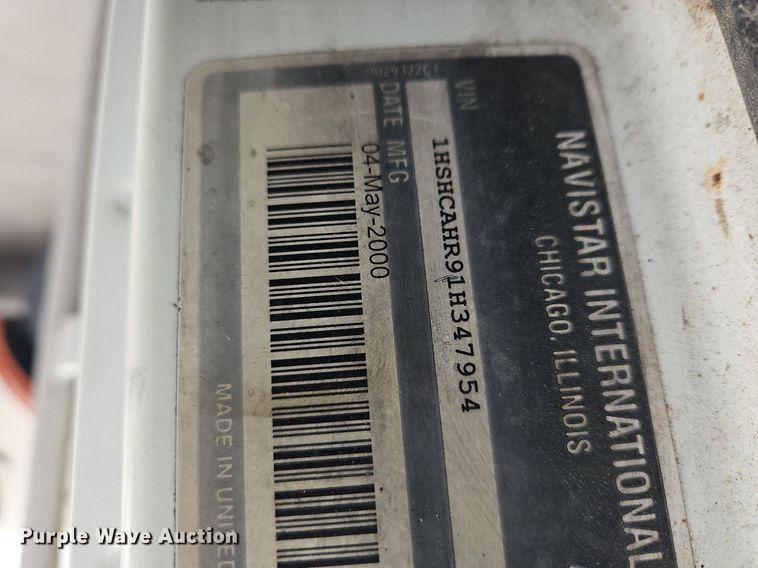 image for item OK9856 2001 International  8100 tank truck