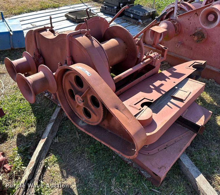 image for item OM9293 Construction tower hoist