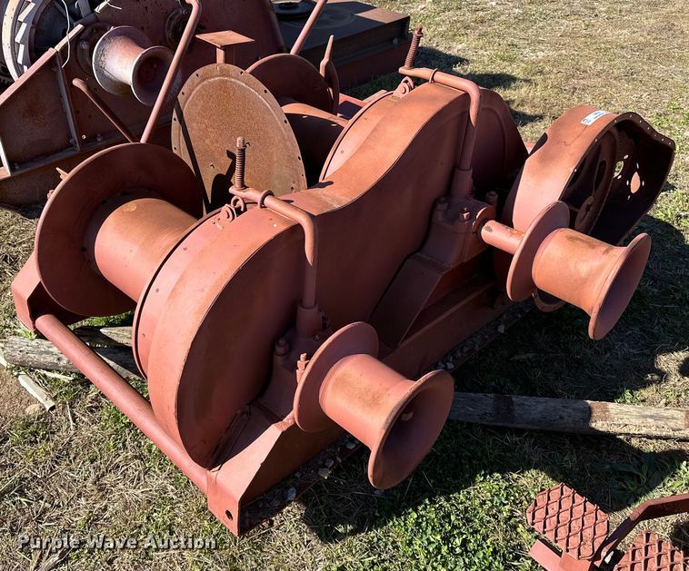 image for item OM9293 Construction tower hoist